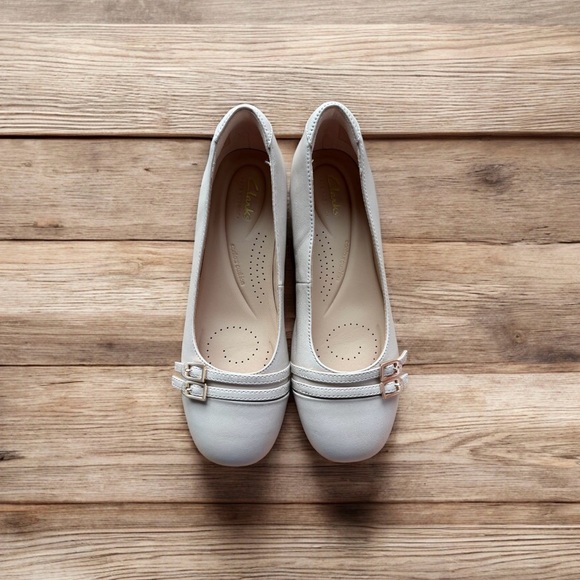 Clarks Cream Women's Heels - Picture 1 of 3